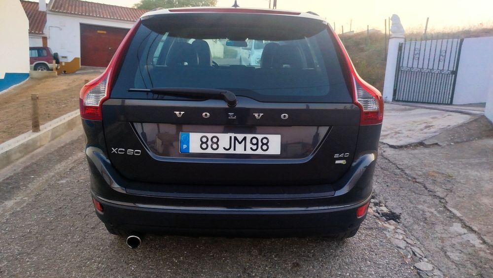 Vendo Volvo X60 está completamente novo