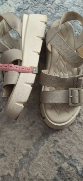 Сандалі шкіряні. Стан нових