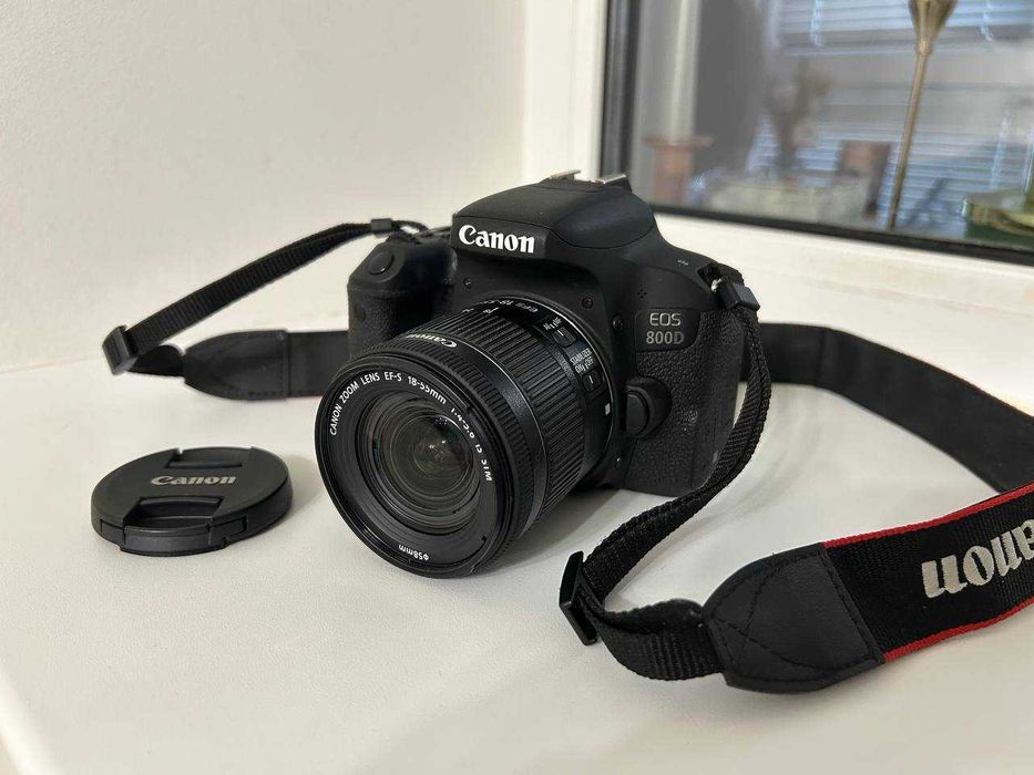 Продам дзеркальний фотоапарат Canon EOS 800D kit