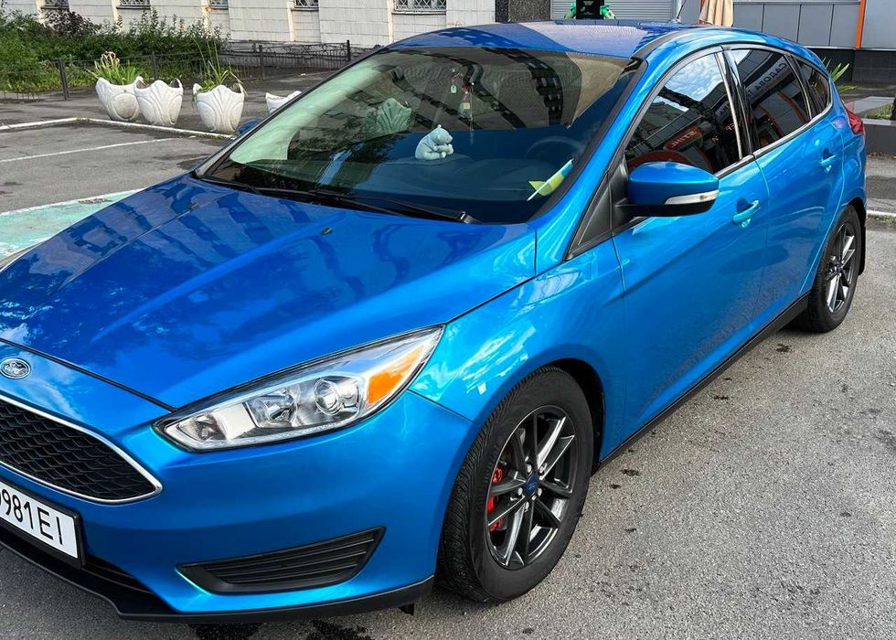 FORD FOCUS MK III USA праве скло до передньої оптики!
