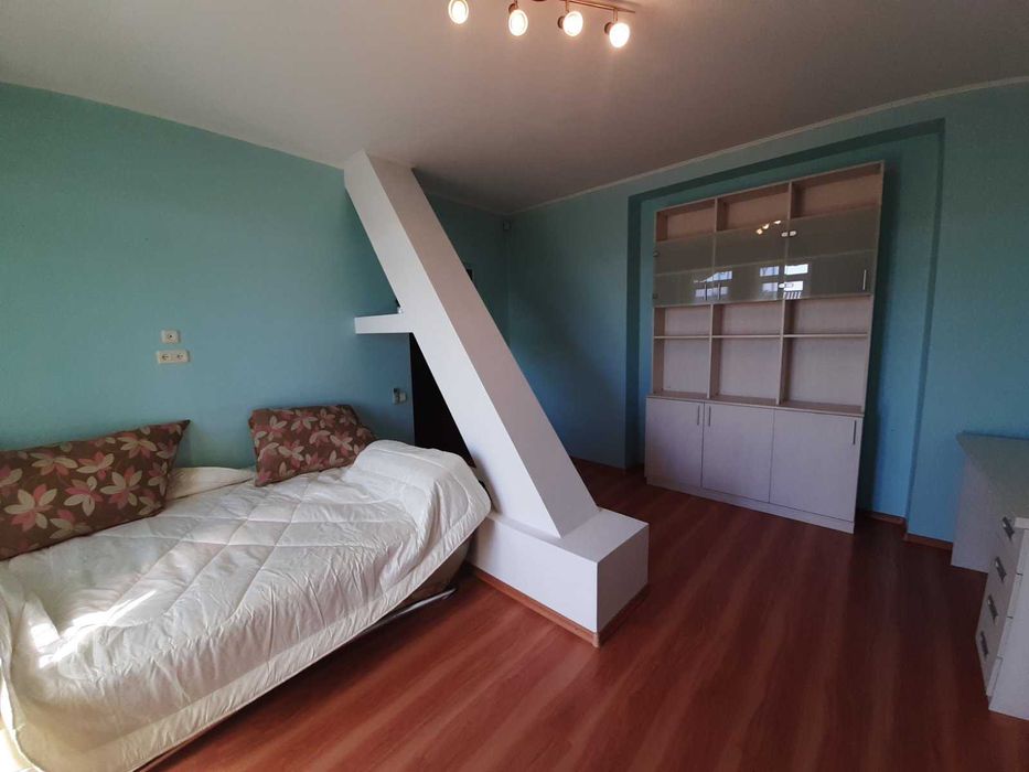 Киев. Дома 300 кв. Сауна. Джакузи. До 15 человек.