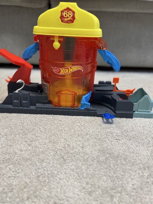 Трек Хот Вілс Пожежна станція Hot Wheels City Super City Fire