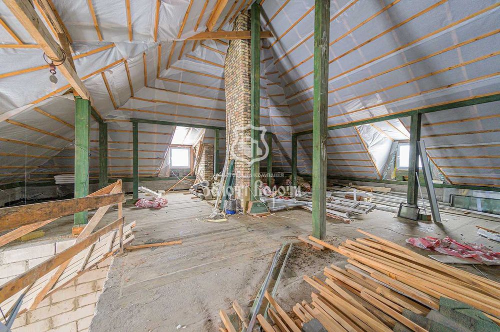 Будинок, 3 поверхи, ділянка — 14 соток. м. Обухів, Обухівський район