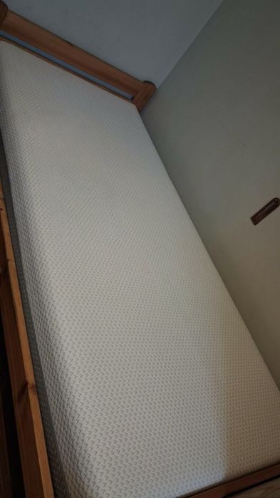 Materac z łóżkiem