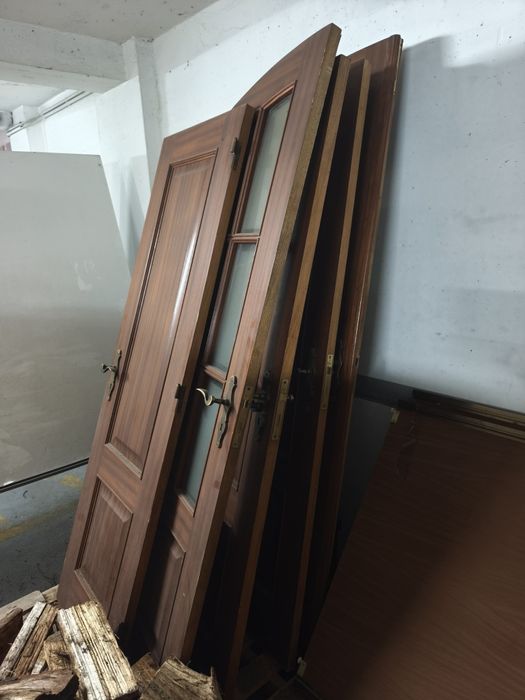 Portas maciças em óptimo estado