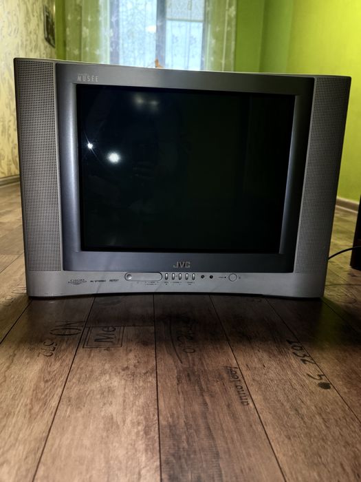 Телевізор JVC.