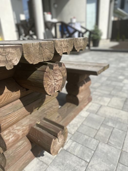 Стіл з соснового бруса