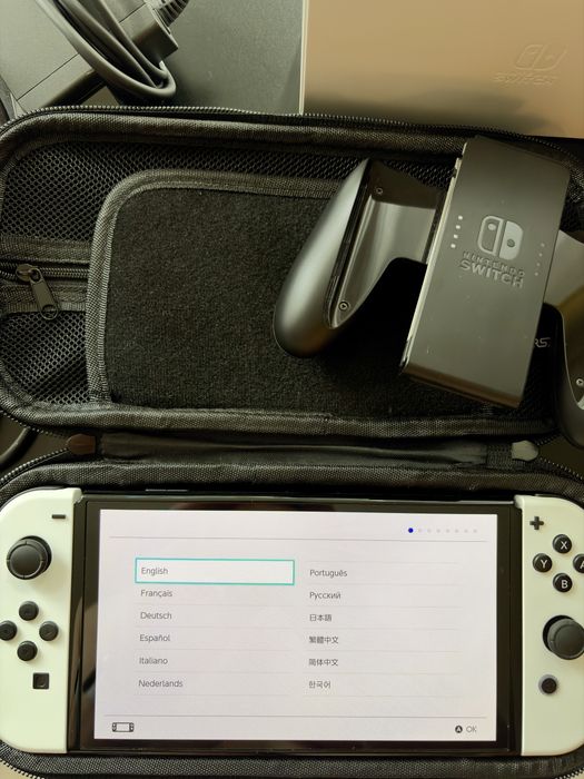 Konsola Nintendo Switch OLED + etui [stan bardzo dobry]