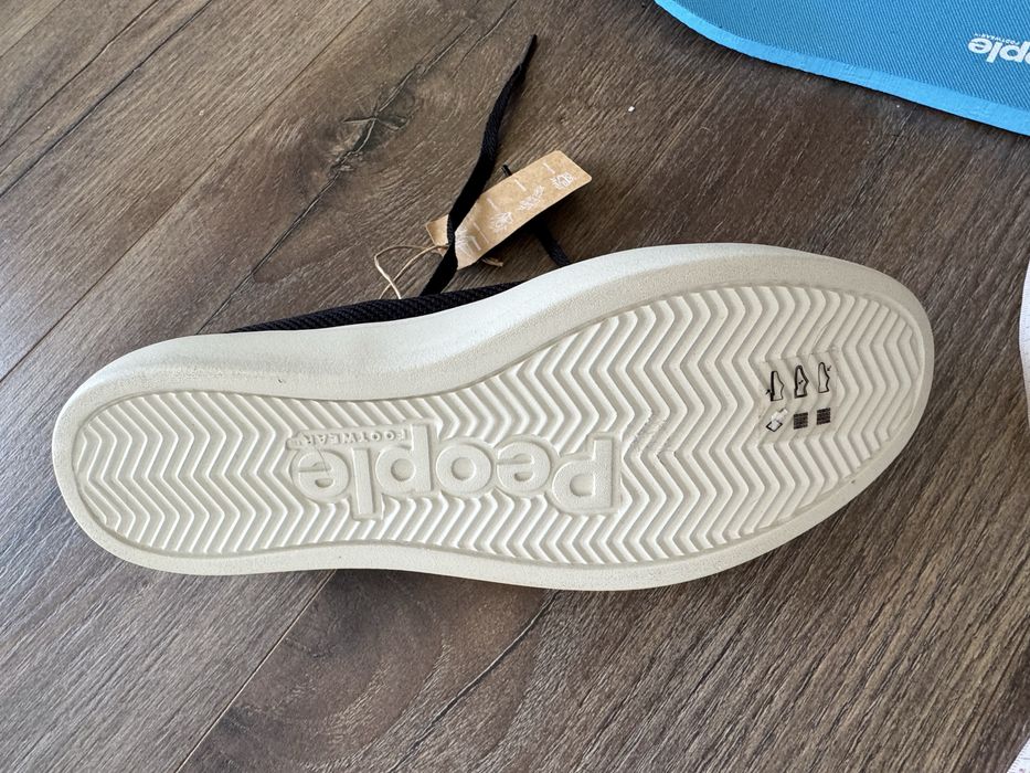 Кеди People Footwear — нові, легкі як Nike, 41 розмір
