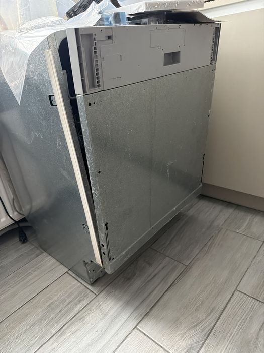 Посудомийна машина Electrolux ESL66060R