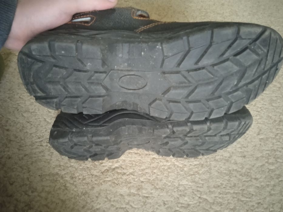 Ботинки для роботы, титанова пластина