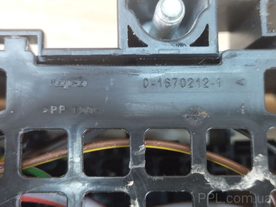 Ford Fiesta Mk7 2008-2017 блок реле предохранителей BA6T-14A005-HEA