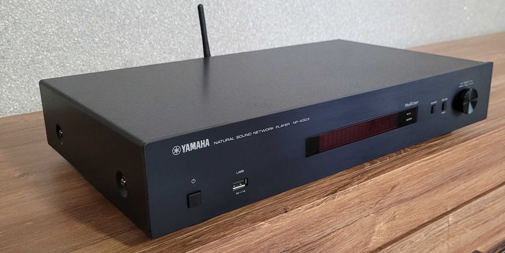 Modyfikowana Yamaha NP-S303 streamer w kolorze czarnym