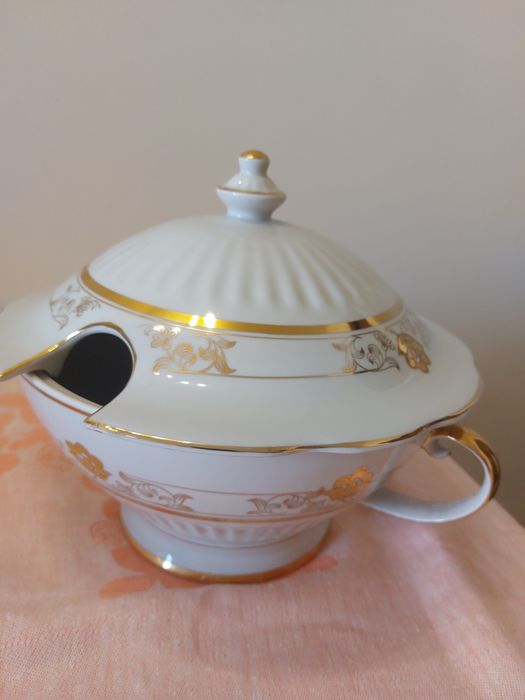 Супница фарфоровая