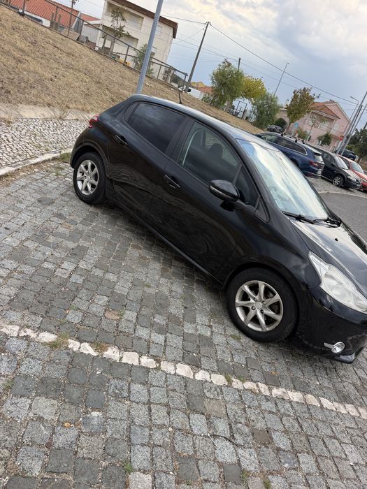 Peugeot 208 HDi 1400 do ano 2015 foto 2