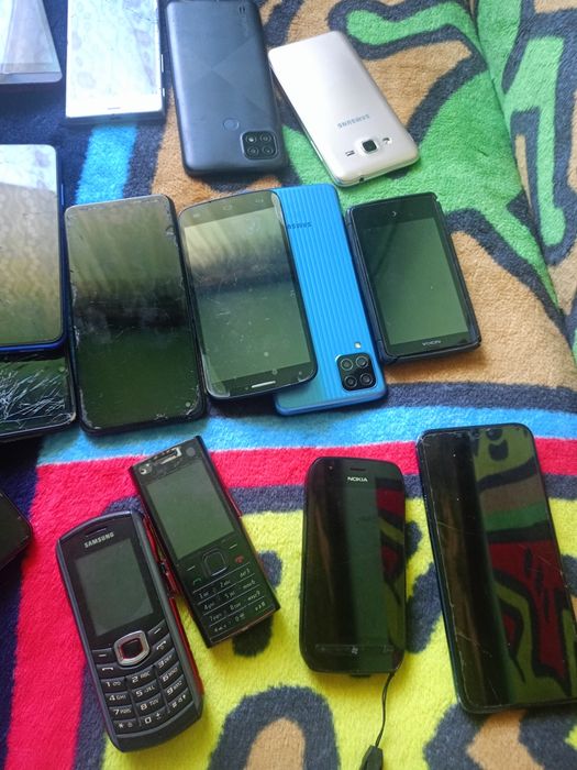 Różny mix telefonów