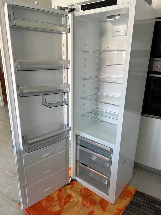 Frigorífico AEG SKE818E9ZC de encastrar em excelente estado!