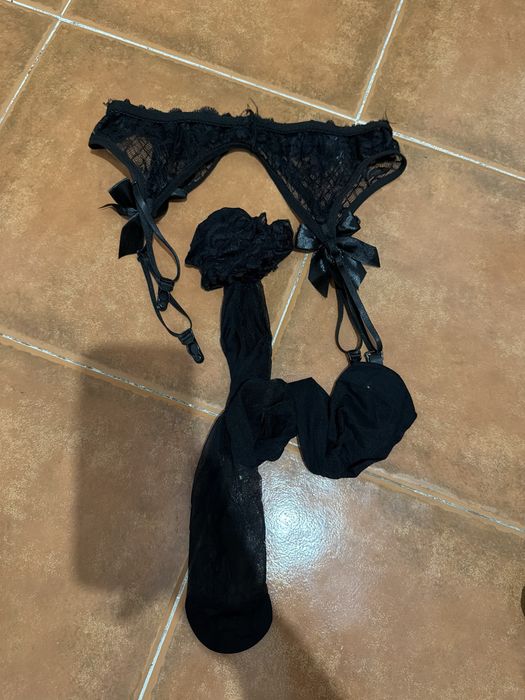 Meias-calças e meias até o joelho para mulheres.