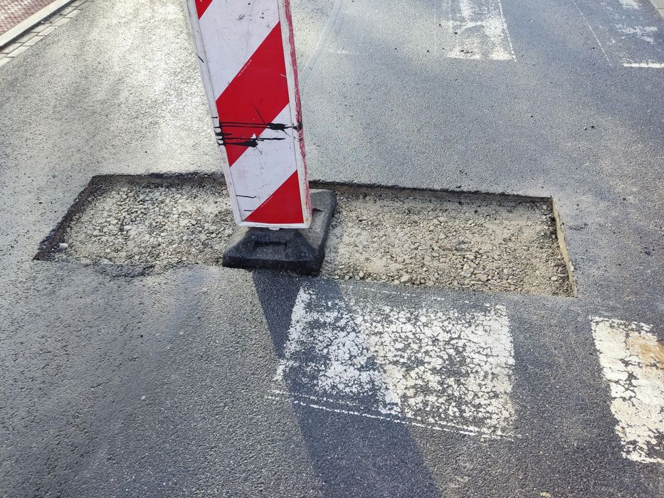 Układanie asfaltu naprawa drogi,dziur ogólnie wszystko