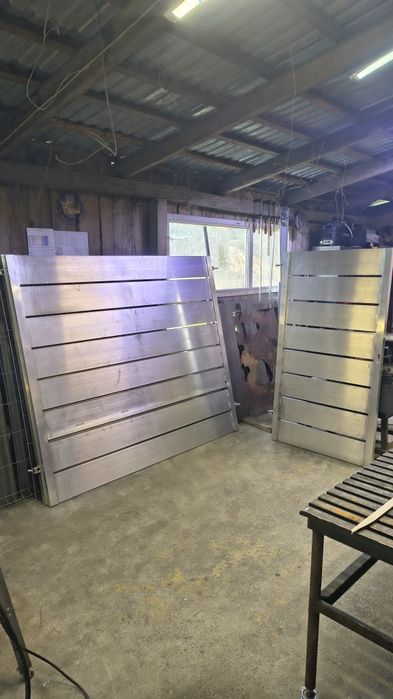 Bramy, przęsła, ogrodzenia, balustrady, konstrukcje stalowe.