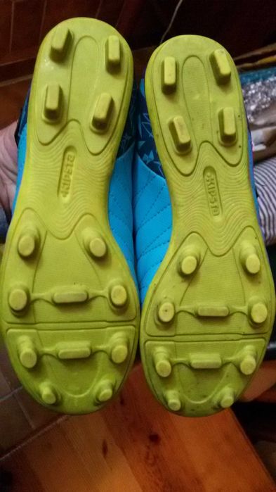 Chuteiras de criança (3 pares), com muito pouco uso, impecaveis.