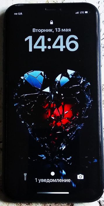 Продам IPhone XR 64