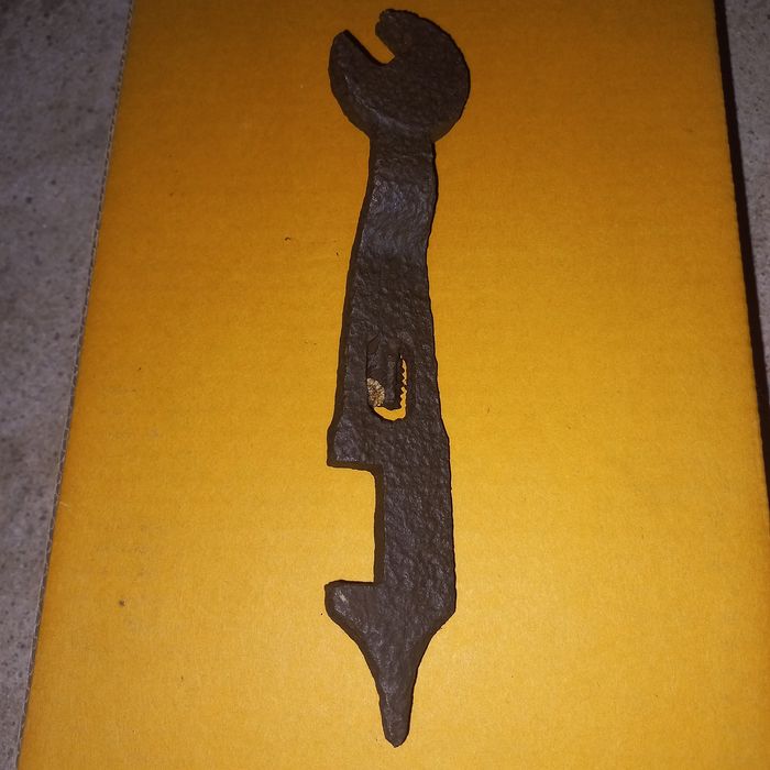 Klucz poniemiecki. Militaria.