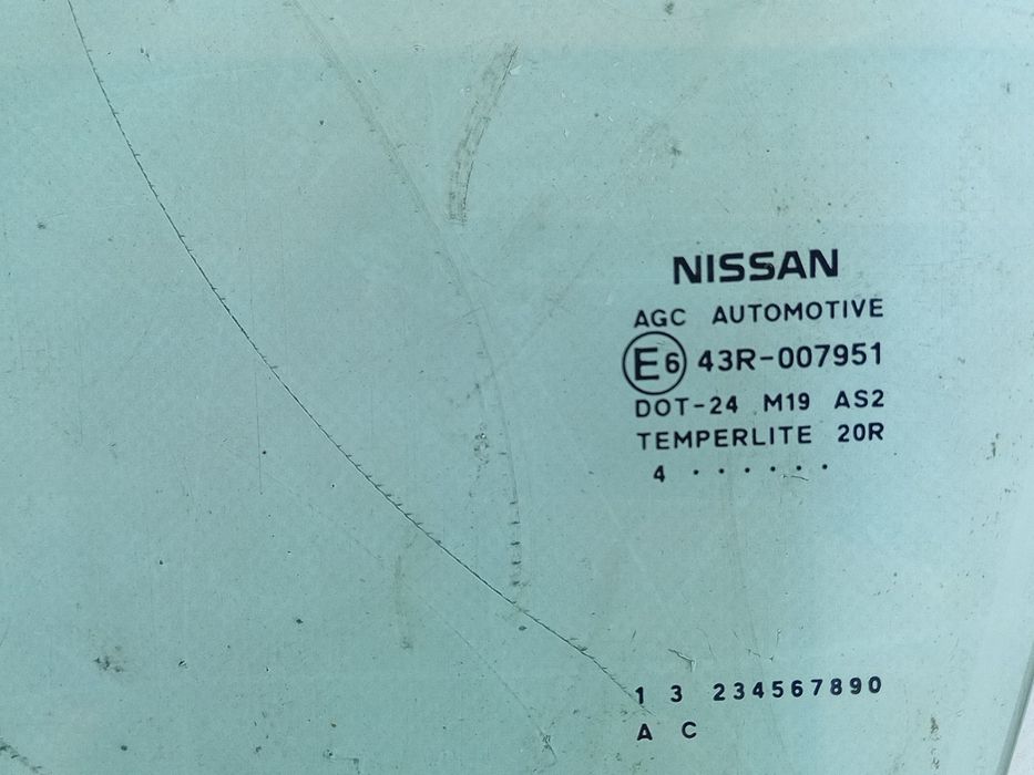 Vidro porta frente esquerda NISSAN Juke (F15)
