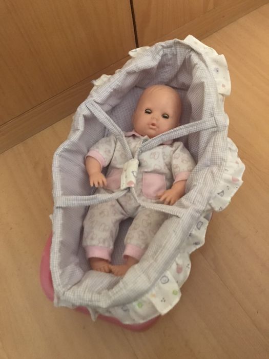 Nenuco com cadeira e alcofa