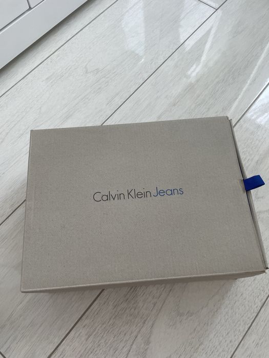 Buty sneakersy damskie na koturnie czarno złote Calvin Klein 36