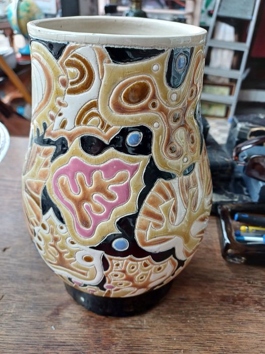 Wazony recznie zdobione.