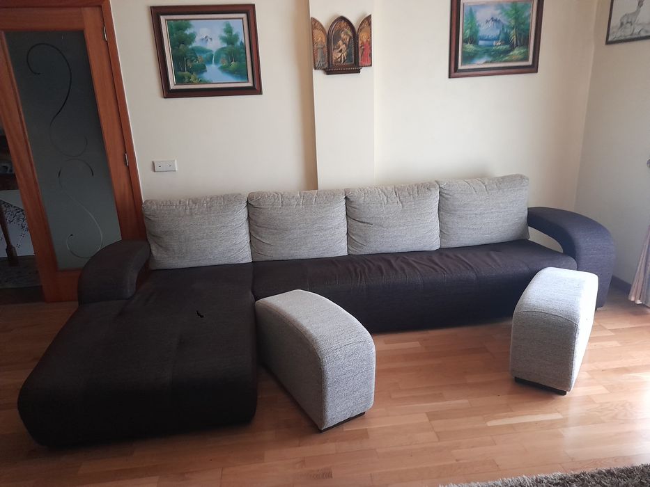 Sofa com bancos de apoio