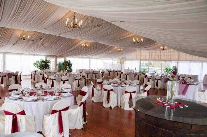 Alugo cadeiras e coberturas , vários materiais para festas