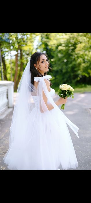 Продаю розкішну  весільну/ випускну сукню!