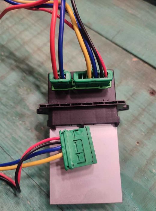 Резистор печки реостат  7701048390 Рено Меган Сценик 2 Renault Scenic