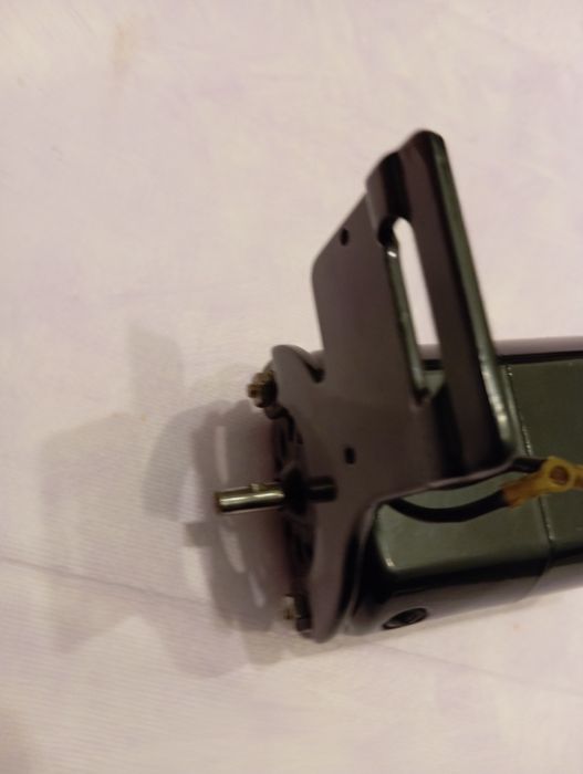 Silnik elektryczny do maszyny do szycia