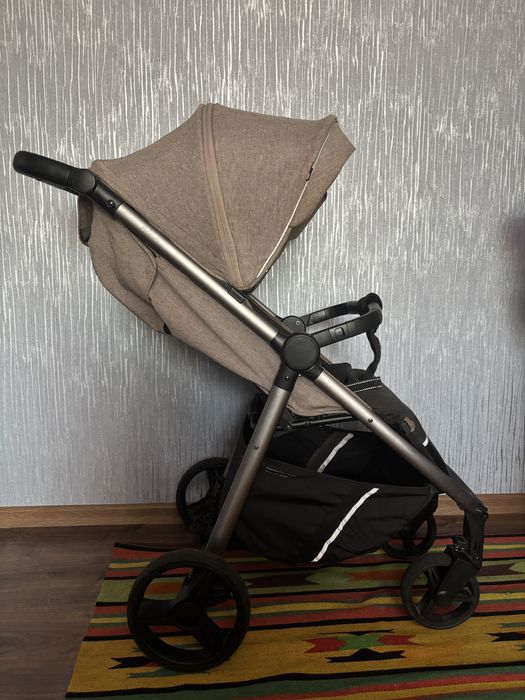Прогулянкова коляска Carrello Bravo