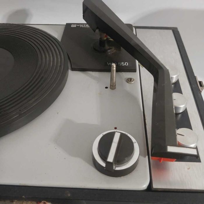 Gramofon Unitra Fonica WG550 walizkowy ze wzmacniaczem WG 550
