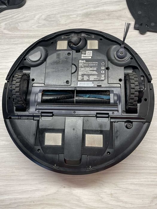 Robot sprzątający Shark RV2600WSEU czarny