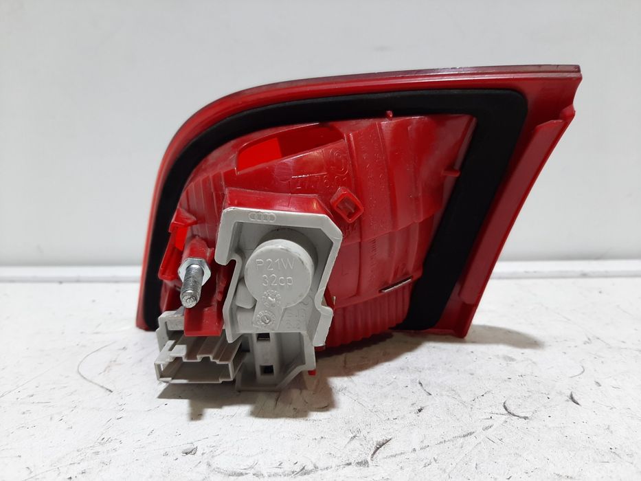 Farolim da mala esquerdo AUDI A3 Sportback (8PA)