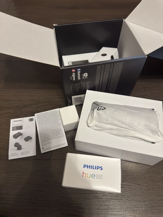 Нова камера спостереження Philips Hue Secure (battery camera)