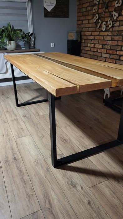 Stół dębow z żywicy