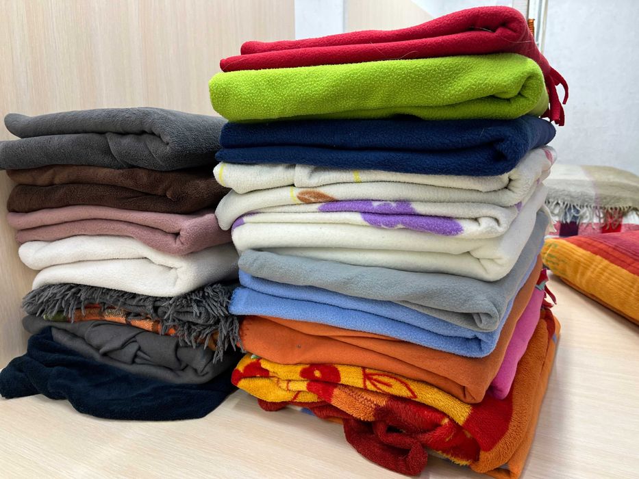 Покривала + Постіль + Тюль + Ковдрі .  Опт від 20 кг.Секонд-хенд оптом