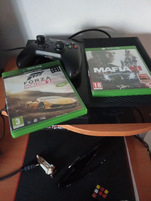 Xbox One 1TB tudos os cabos incluídos e os dois jogos