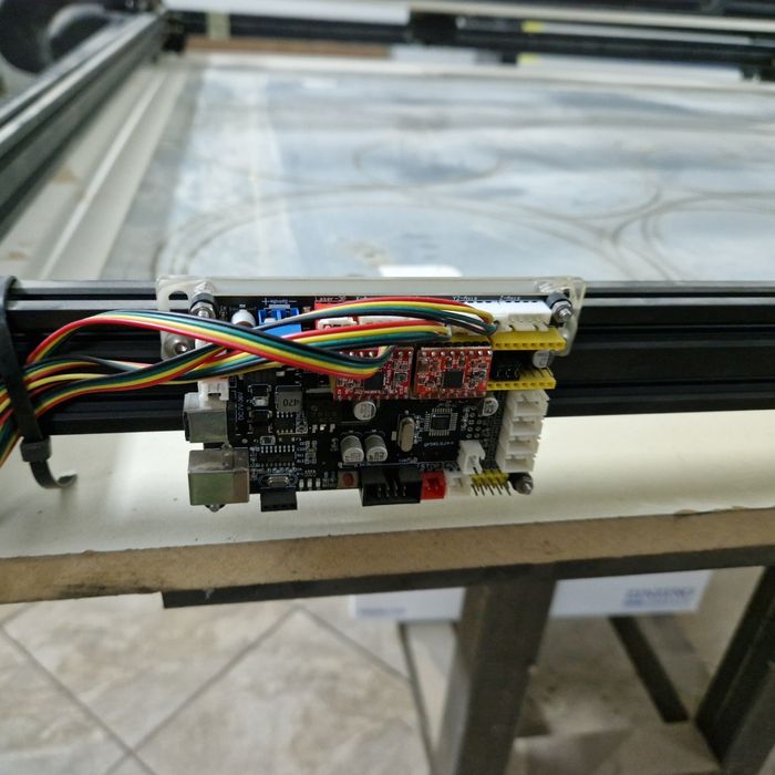 Laser, grawerka Cnc o mocy 10w i dużym polu pracy ponad 1000x1000mm.