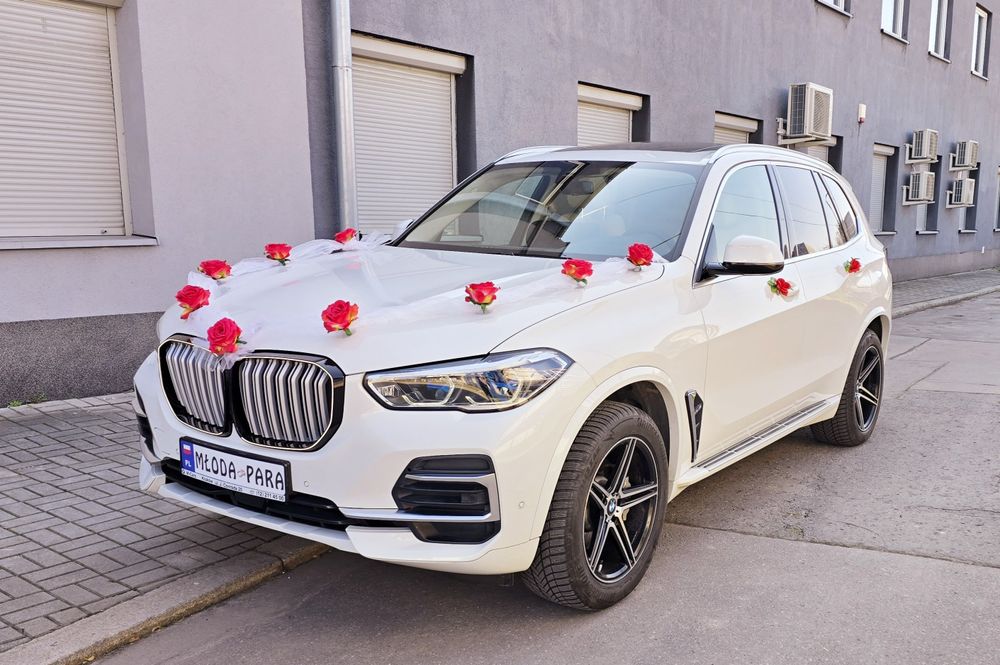 BMW X5. 4X4. Nowe Auto do Ślubu Samochód na Wesele Biały Suv