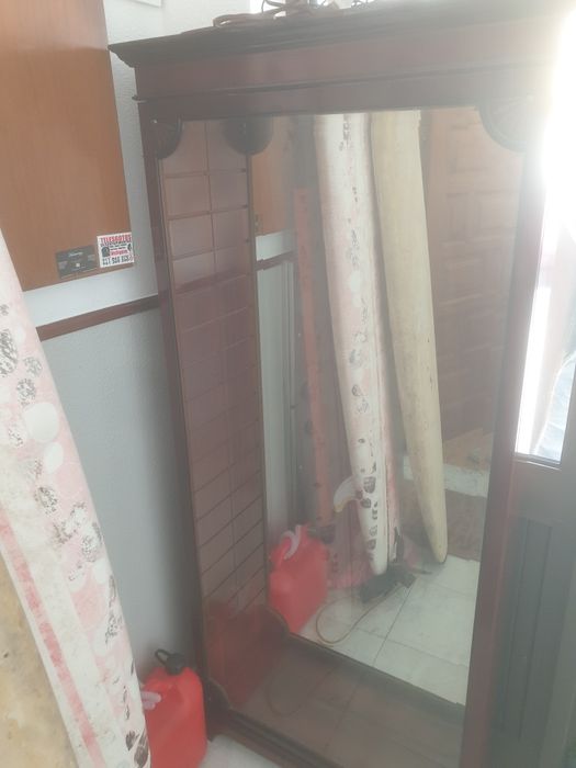 Movel em madeira Cristaleira