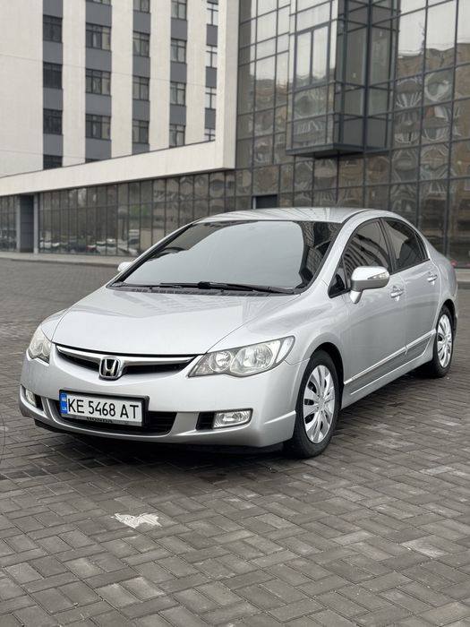 В продаже Honda Civic 2008 года 1.3 гибрид