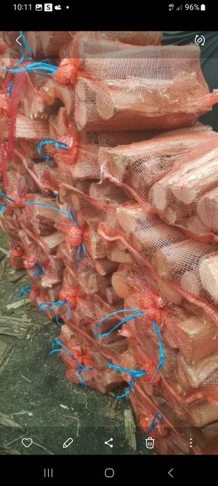 Vendo sacos de lenha 30kg lenha de eucalipto 100% seca