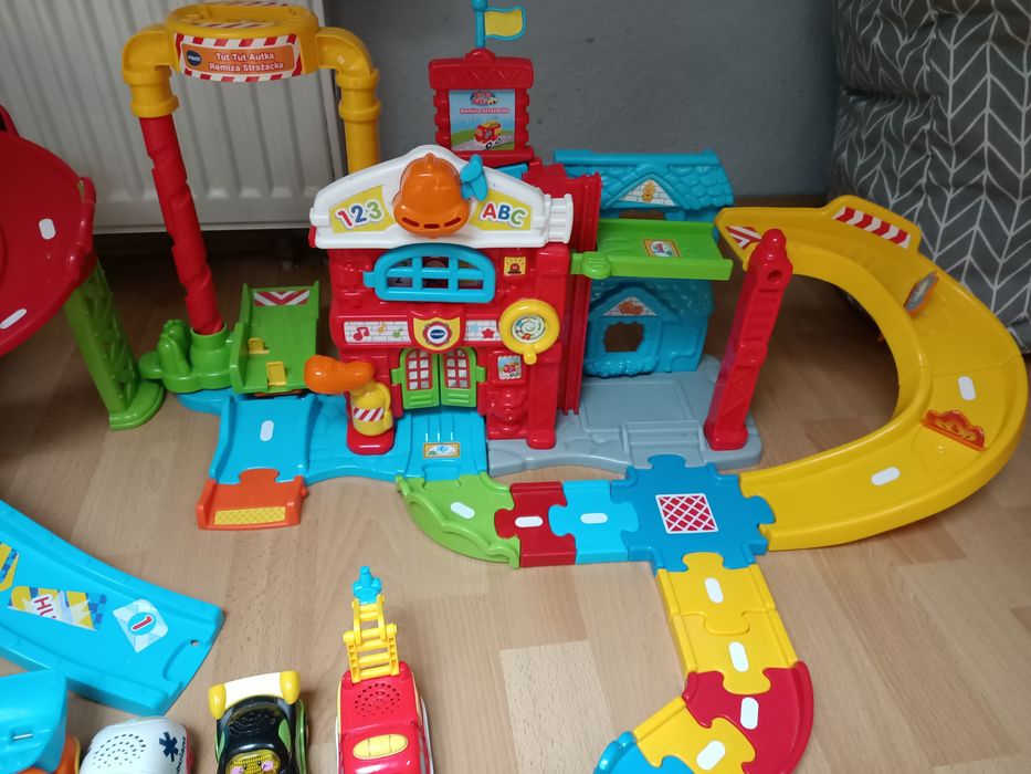 Garaż tut tut+ remiza strażacka+9 autek+tory